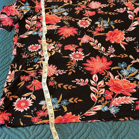 Loft Black Floral Top Size Large - Picture 4 of 6